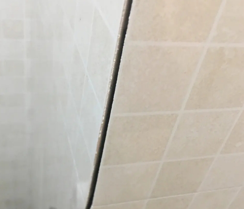 汉源瓷砖空鼓维修公司分享阳台瓷砖脱落的修复过程可以分为以下几个步骤